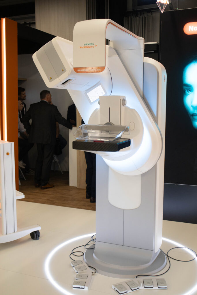 Mammographe tomosynthèse Mammoat B.brillant de Siemens Healthineers aux JFR 2023