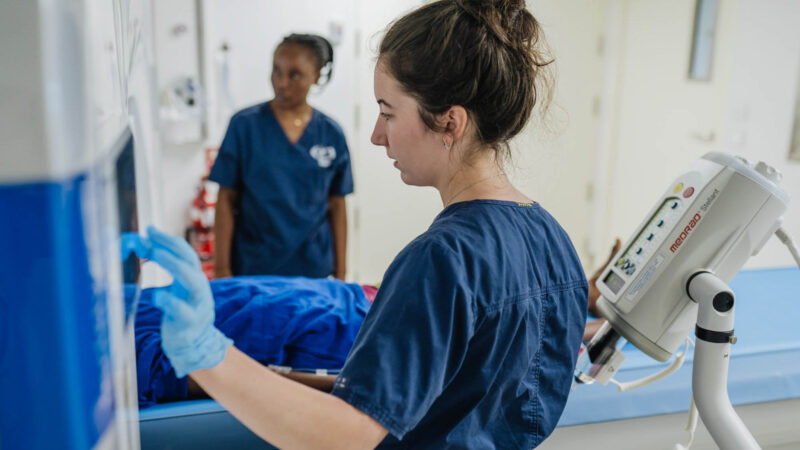 Une ONG humanitaire recrute des MERM bénévoles sur des navires hôpitaux ...